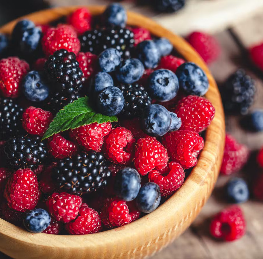 100 Daily Raspberry Flavor - bowl of antioxidant berries